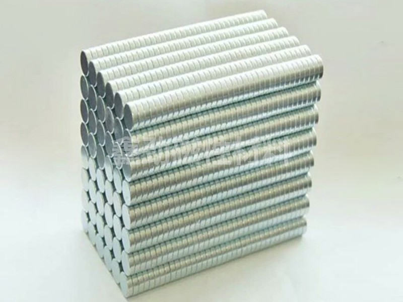 藍(lán)牙耳機(jī)，耳機(jī)盒磁鐵