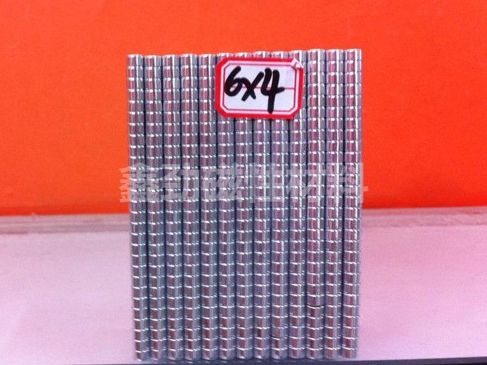 藍(lán)牙耳機(jī)，耳機(jī)盒磁鐵